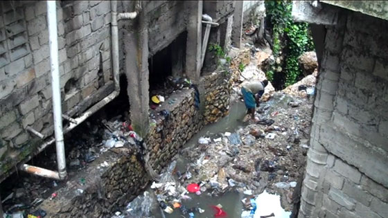 GILBERT_ORDEDH's tweet photo. Plus d'une centaine de maisons inondées, 13 détruites,de nombreux animaux, beaucoup de biens disparus, C'est le bilan des pluies du lundi soir du 10 avril 2023 dans le quartier #Ravine_Pintade à Port-au-P. . Si les autorités n'interviennent pas, le bilan risque d'empirer. @MTPTCE https://t.co/cEpOElYTOQ