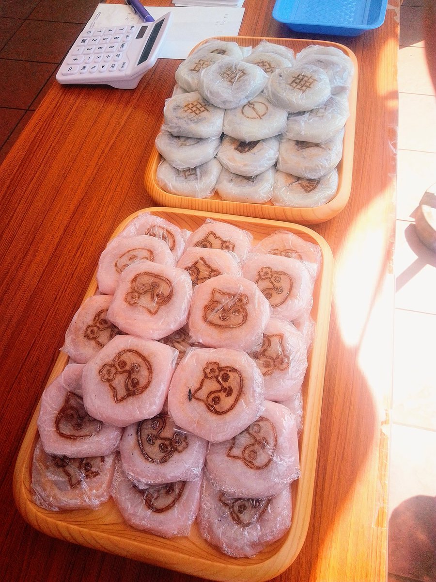 farmtakiyama's tweet photo. 八王子市中町にある　#桑都テラス　#NONAMEDONUTS　の映えドーナツ
#八王子すみれ庵　の　#桑都焼き
期間限定の桜餡もあります
本日と１９日に道の駅で出店しております🍩🍡
お野菜のお買い物と美味しいおやつをいかがですか
ドーナツは軽くて何個でもいけちゃう
桑都焼きは　もっちり😋増量中 https://t.co/niryAff83t