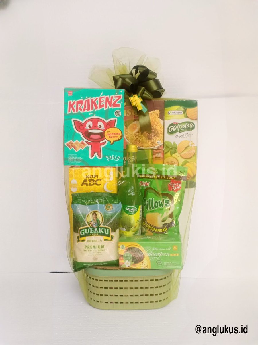anglukis's tweet photo. @Sanguku_Kricik Kak kita jual
• Paket 35RB (isi 2 jar snack) 
• parcel coklat 65RB (isi 6jar) 
• PARCEL SNACK 150RB (9item) https://t.co/lrGWCA4eO3