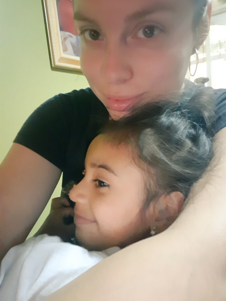 JuuReynals_15's tweet photo. Con mi gastroenteritis ♥️ https://t.co/c0Yc42wEAo