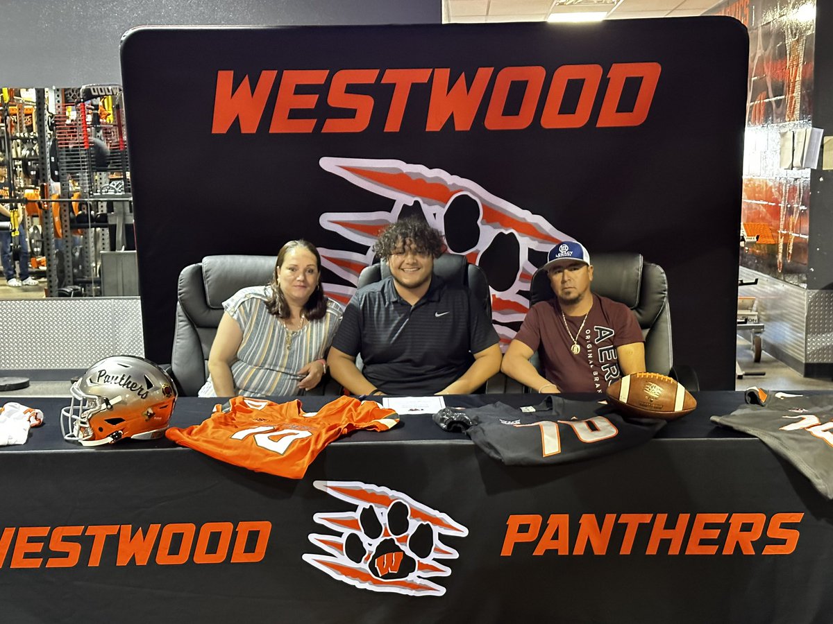 richarddb07's tweet photo. @WestwoodDNA ✍️ another one!  #gROW 
@GerardoLavin70 is headed to @BakerAthletics to continue is academic &amp; 🏈 career!  Can’t wait to see what the future holds.  Good luck my man!  Love you. https://t.co/lOWhq2Zonl