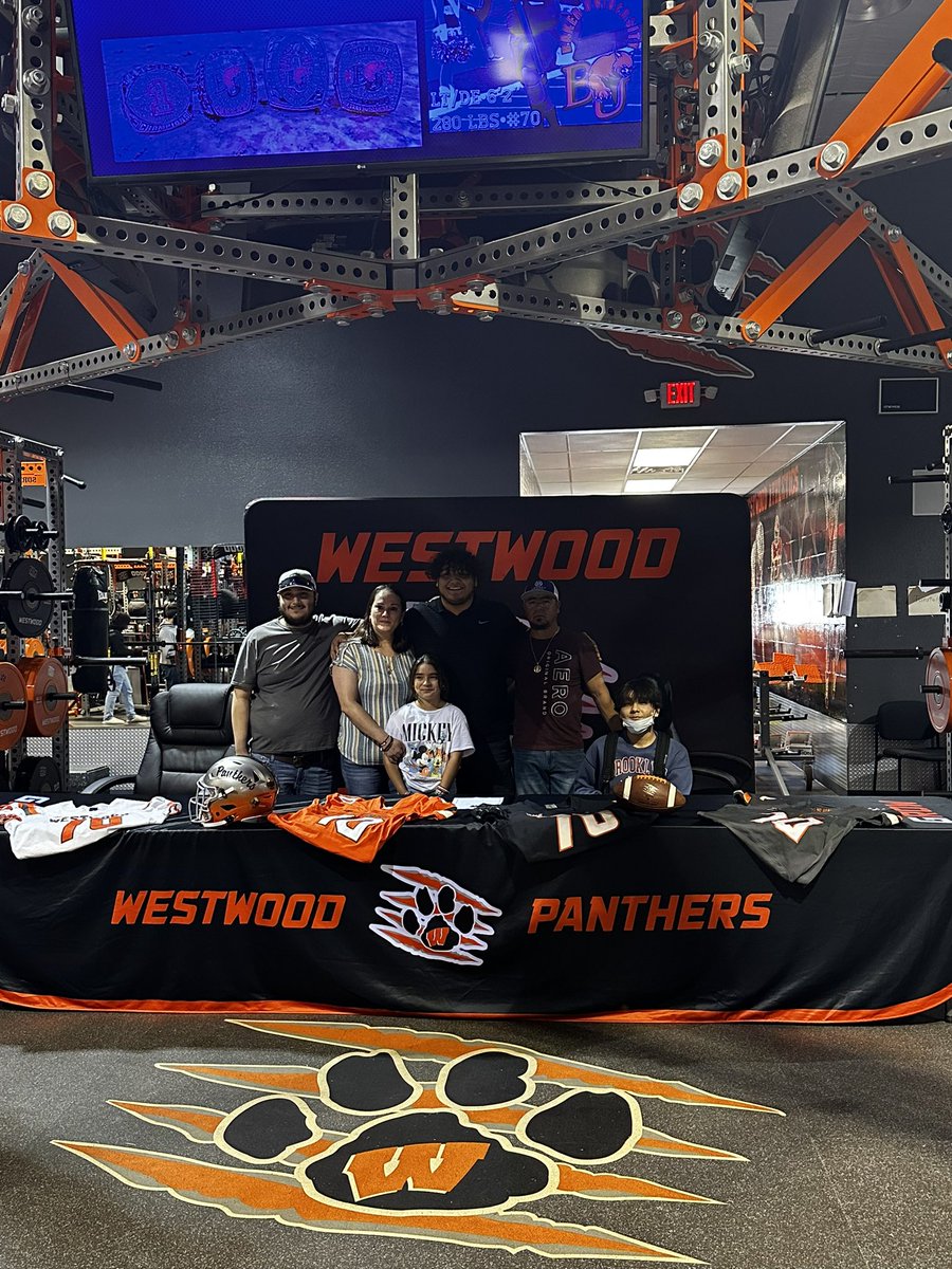 richarddb07's tweet photo. @WestwoodDNA ✍️ another one!  #gROW 
@GerardoLavin70 is headed to @BakerAthletics to continue is academic &amp; 🏈 career!  Can’t wait to see what the future holds.  Good luck my man!  Love you. https://t.co/lOWhq2Zonl