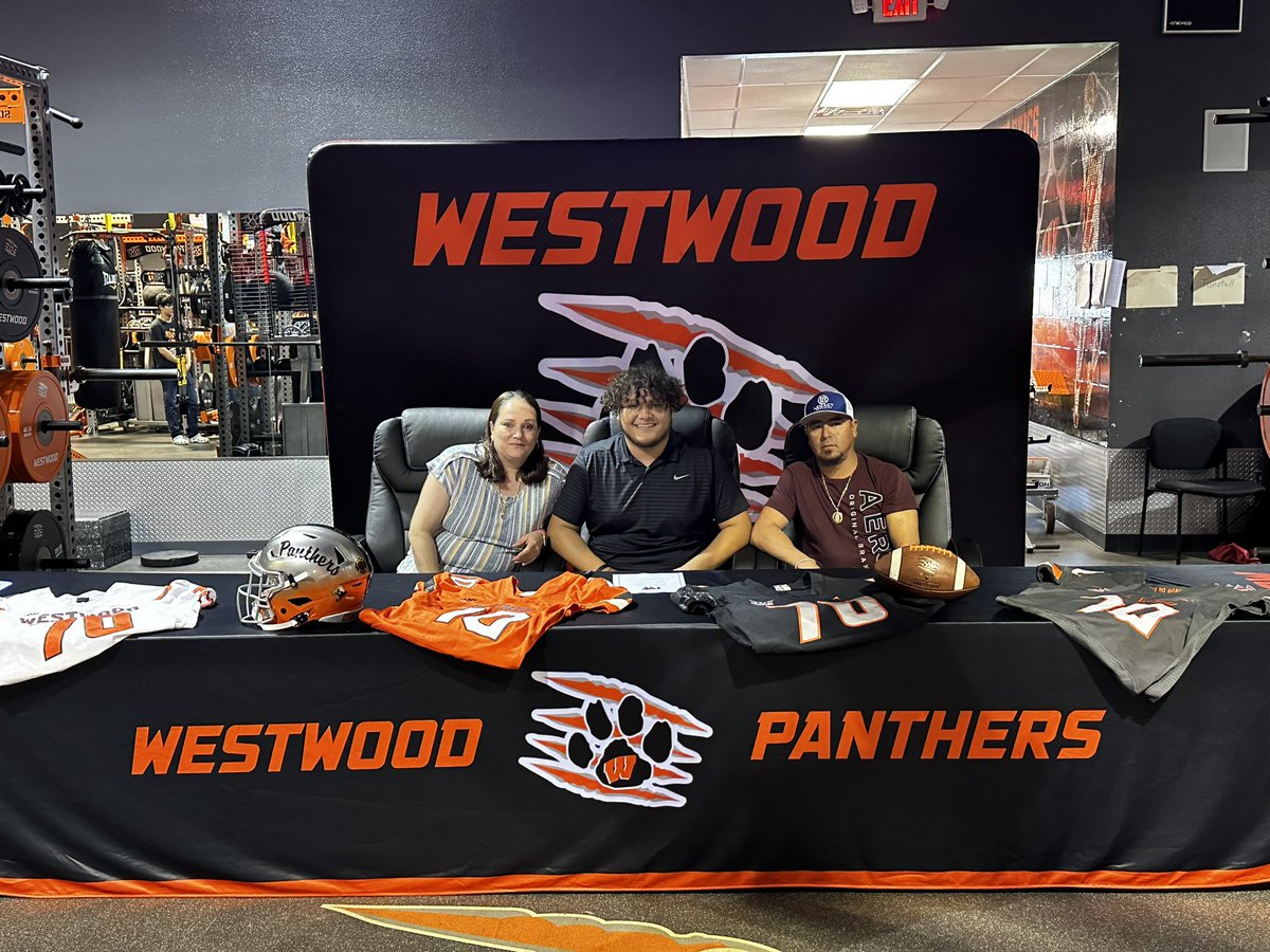 richarddb07's tweet photo. @WestwoodDNA ✍️ another one!  #gROW 
@GerardoLavin70 is headed to @BakerAthletics to continue is academic &amp; 🏈 career!  Can’t wait to see what the future holds.  Good luck my man!  Love you. https://t.co/lOWhq2Zonl