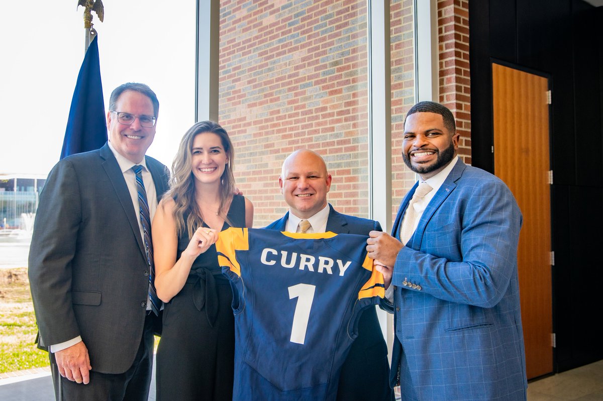 Lion_Athletics's tweet photo. Blue and Gold suits you well @CurryJim! #UnleashTheBeast https://t.co/5Pnb4JRvW4