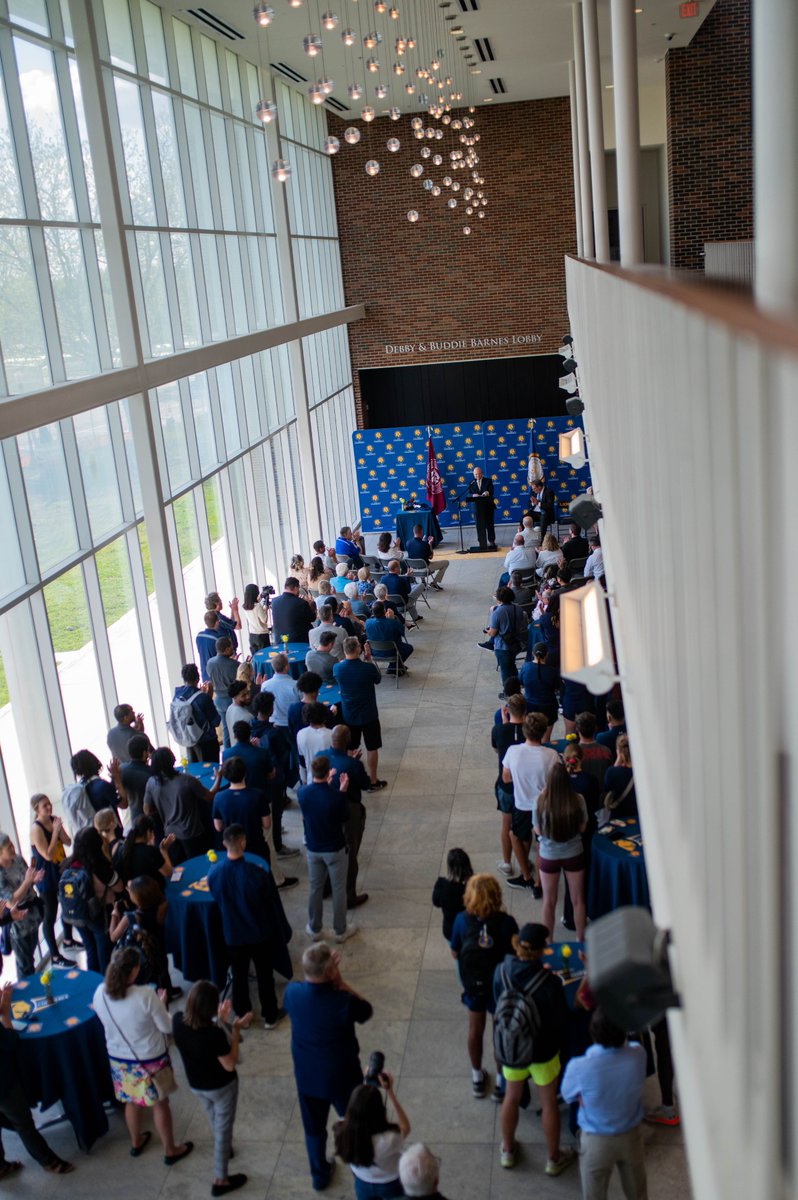 Lion_Athletics's tweet photo. Blue and Gold suits you well @CurryJim! #UnleashTheBeast https://t.co/5Pnb4JRvW4