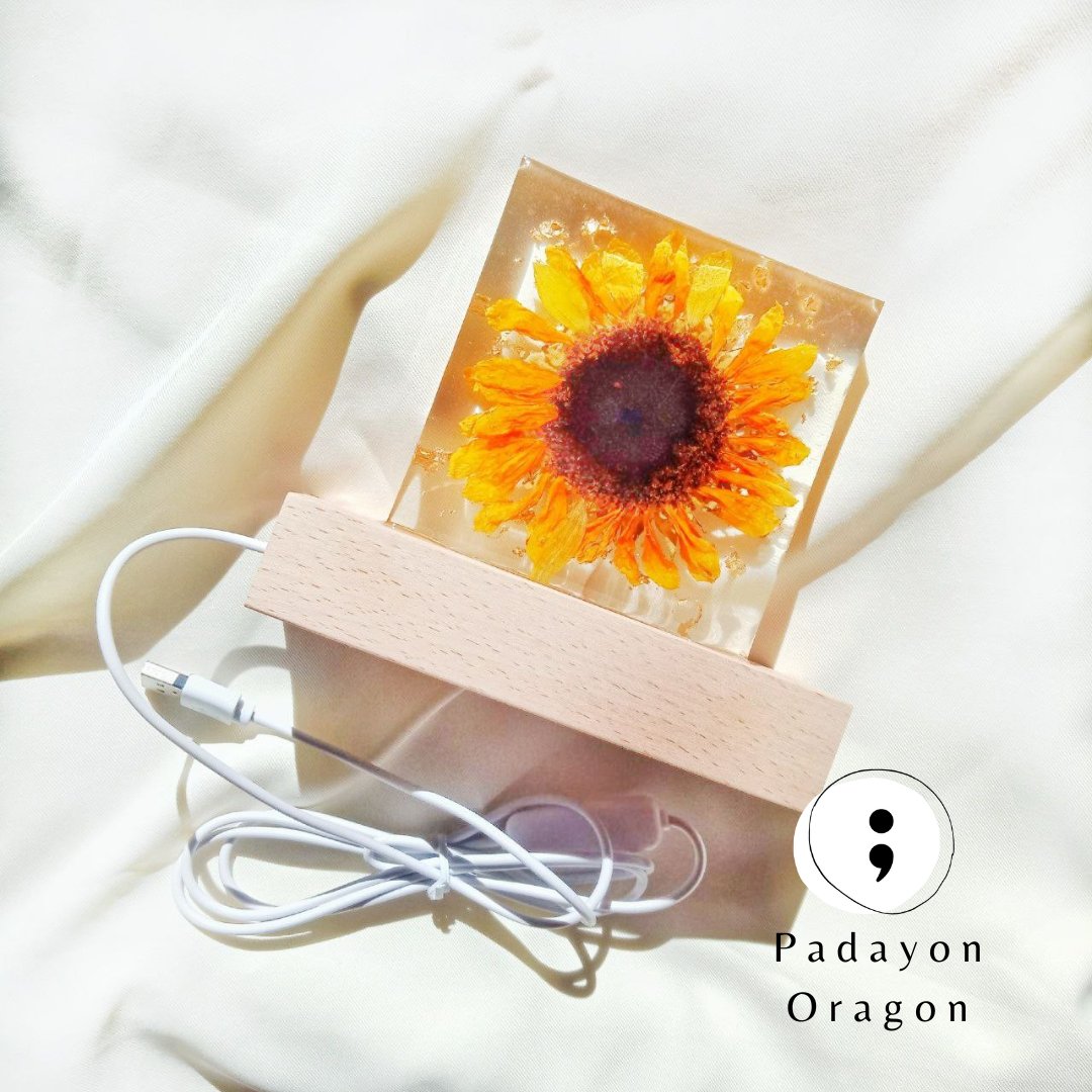 _s0ulrealm's tweet photo. Hewo~ #PortfolioDay

I'm Yuki, a resin artist from 🇵🇭 I love to make resin crafts with floral designs, but I'm currently exploring on new styles and expand my knowledge and skills so I can be more flexible. 🫶🏼 #artph #art #resin #resinartist

ig/tiktok/facebook: padayon.oragon https://t.co/Fit6UyPeh4