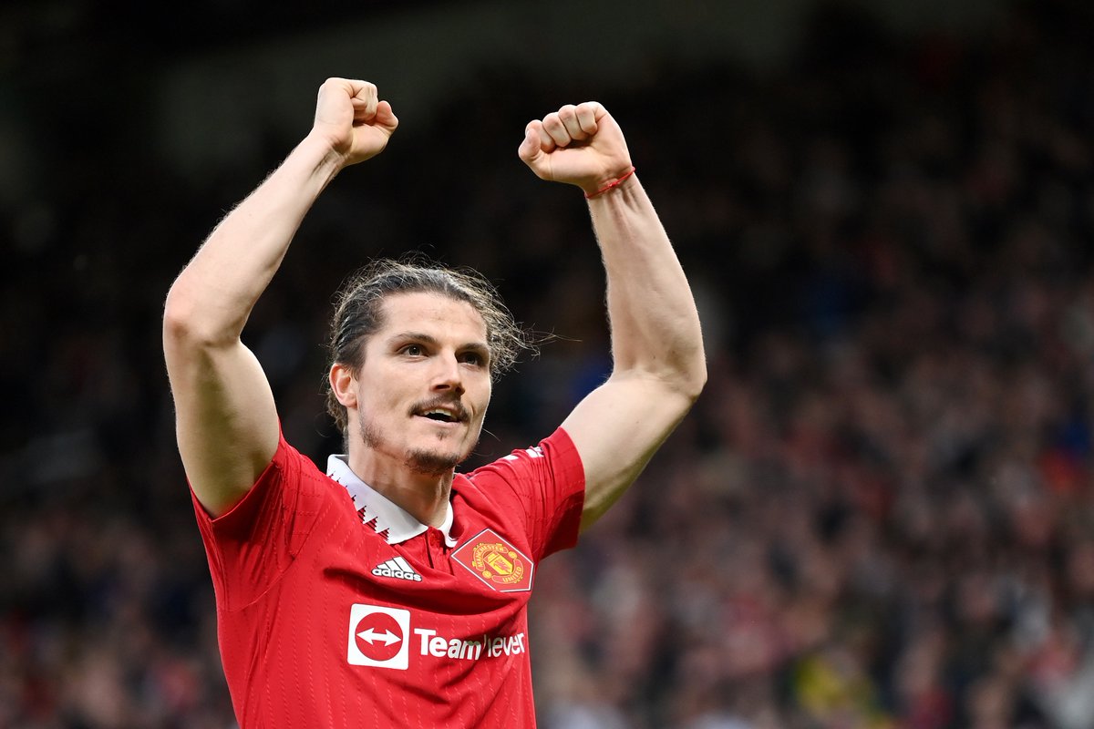 FabrizioRomano's tweet photo. Sabitzer on his priority to stay at Man United: “Of course my thoughts are on Man United, especially with the trust I get from Erik ten Hag - it's very positive” 🔴 #MUFC

“I found my place here. Now I know the Premier League and can say there's nothing better”, told Bild. https://t.co/1uXGWplbDB