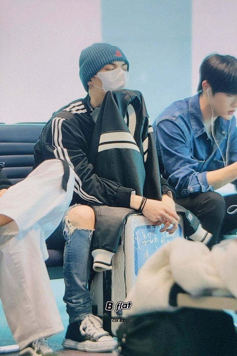 Bflat_x's tweet photo. 230412 ICN 출국
#CIX #BX #병곤 https://t.co/EswEXb6RGg