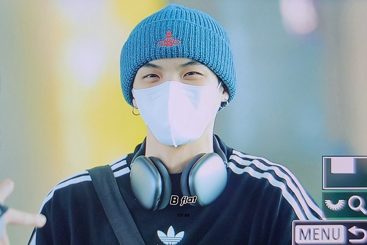 Bflat_x's tweet photo. 230412 ICN 출국
#CIX #BX #병곤 https://t.co/D88krM2IA0