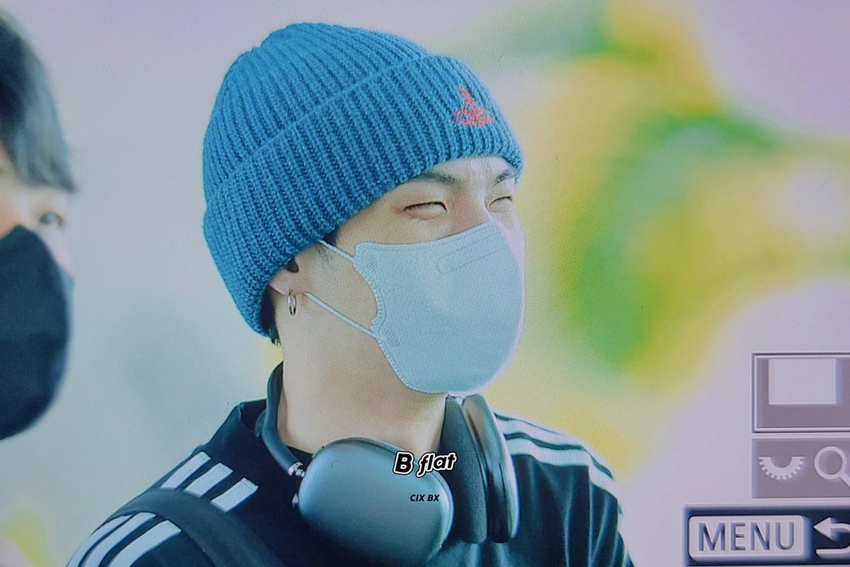 Bflat_x's tweet photo. 230412 ICN 출국
#CIX #BX #병곤 https://t.co/D88krM2IA0