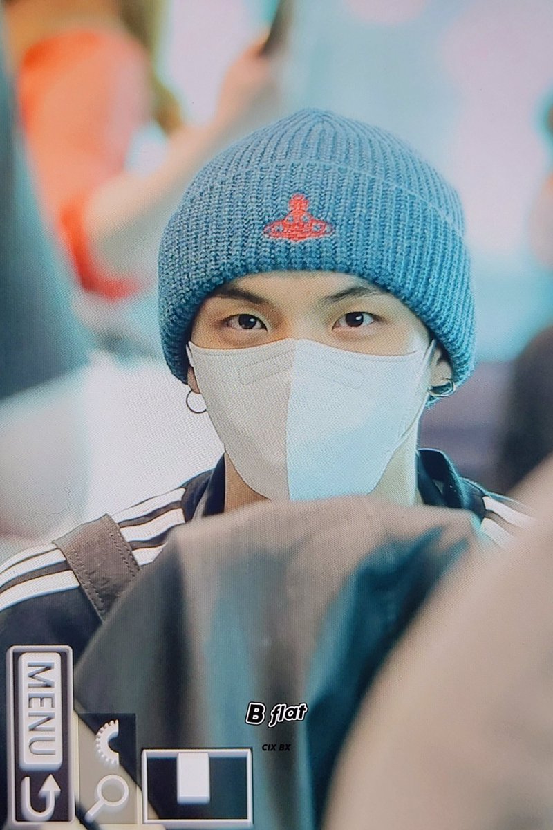 Bflat_x's tweet photo. 230412 ICN 출국
#CIX #BX #병곤 https://t.co/EswEXb6RGg