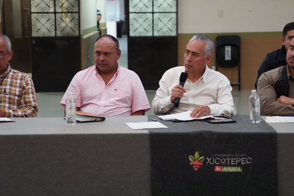 LupitaVargasMx's tweet photo. En reunión de gabinete agradecimos a nuestros compañeros del @XicotepecAyto por su esfuerzo para tener #LaMejorFeriaDeLaSierraNorte:

✅98% de ocupación en eventos.
✅61,520 personas nos visitaron.
✅$150,498,000 pesos en derrama económica.
✅100% de ocupación hotelera. https://t.co/MlNFOJiT4o
