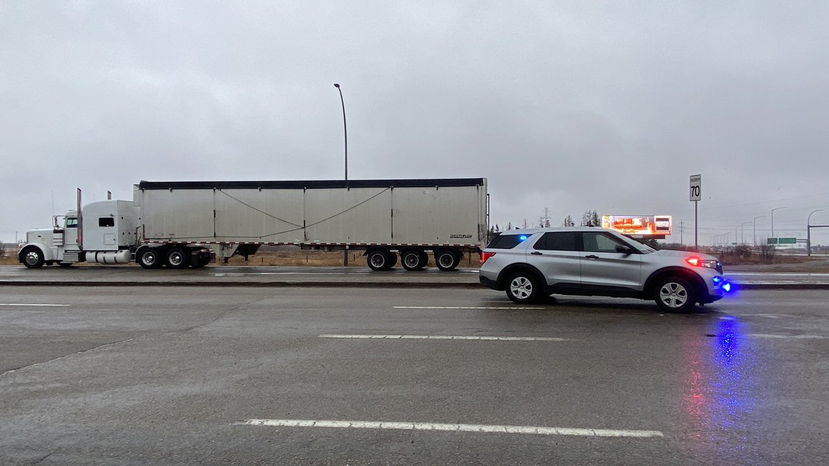 EPS &amp; MVCU  are investigating a fatal collision between an SUV and a semi-tractor trailer unit at the intersection of St. Albert Tr &amp; Campbell Rd. Traffic. Trafficn is being re-routed. #yeg  #yegtraffic 
<a href="/CityNewsYEG/">CityNews Edmonton</a>