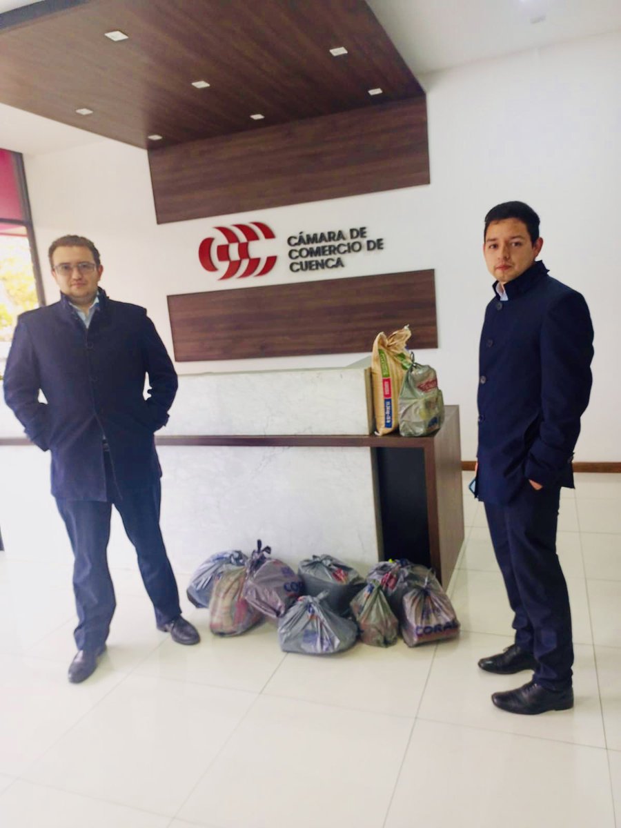 cccuenca's tweet photo. Gracias infinitas a las personas, instituciones y empresa privada que entregaron sus donaciones en nuestra institución, la generosidad se hizo presente para nuestros hermanos de #Alausi .

Gracias al @Bcoalimentoscue por su colaboración y entrega. https://t.co/9GHb3selVO