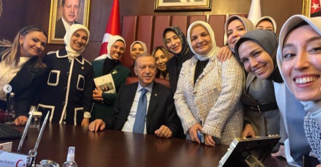 okimyacioglu's tweet photo. Sn @tcbestepe
Sn @RTErdogan
Düşüncem o dur ki;
Seçmene Tehdit eder gibi Had bildiren Kibirli Parmak sallama Siyasetinden kesinlikle vazgeçmeyeceğiniz Gün gibi Aşikar olduğundan Asla Zatıalinize de
@Akparti ye de 
6284 kere,
5199 kez 
#OyMoyYok tur!👎👎👎👎
https://t.co/EjFzeAGO9g https://t.co/sFiovqeKBh