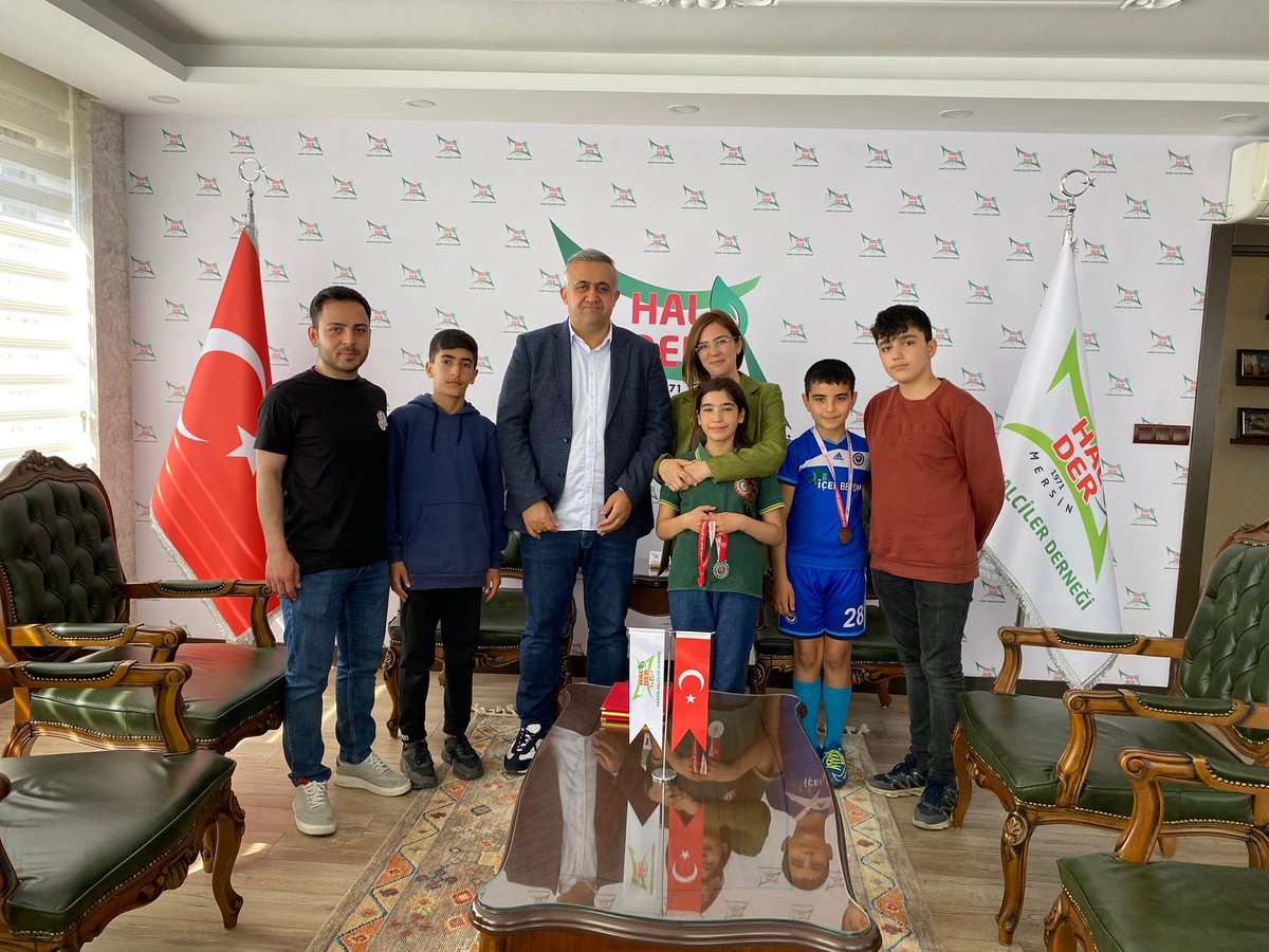 Turgut_Ozal_Oo's tweet image. #floorcurling Gruplar Okul Sporlarında bize destek olan HALDER Başkanımiz Münir ŞEN 'e teşekkür ziyaretinde bulunduk @tcmeb @prof_mahmutozer @ahpehlivan53 @AdemKoca46 @AdemSimsek33 @AkdenizilceMem @MersinMEM @MemBasin @MikailEREN33 @FatihBurgut @kadir_karakus33 @CengizGuler2533