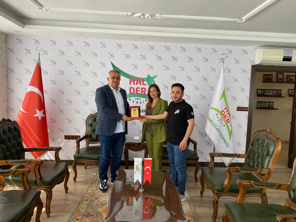 Turgut_Ozal_Oo's tweet image. #floorcurling Gruplar Okul Sporlarında bize destek olan HALDER Başkanımiz Münir ŞEN 'e teşekkür ziyaretinde bulunduk @tcmeb @prof_mahmutozer @ahpehlivan53 @AdemKoca46 @AdemSimsek33 @AkdenizilceMem @MersinMEM @MemBasin @MikailEREN33 @FatihBurgut @kadir_karakus33 @CengizGuler2533