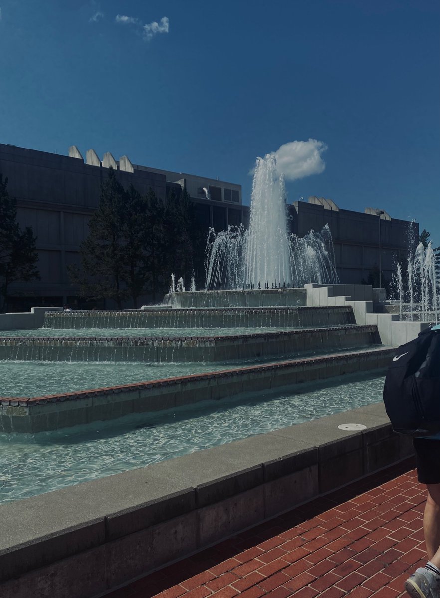 earley_sidney's tweet photo. Best day for MO State fountain day 2023!
@MissouriState 
@teacherJLK 
#spring309
#fountainday23 https://t.co/yEPPsdYkMa