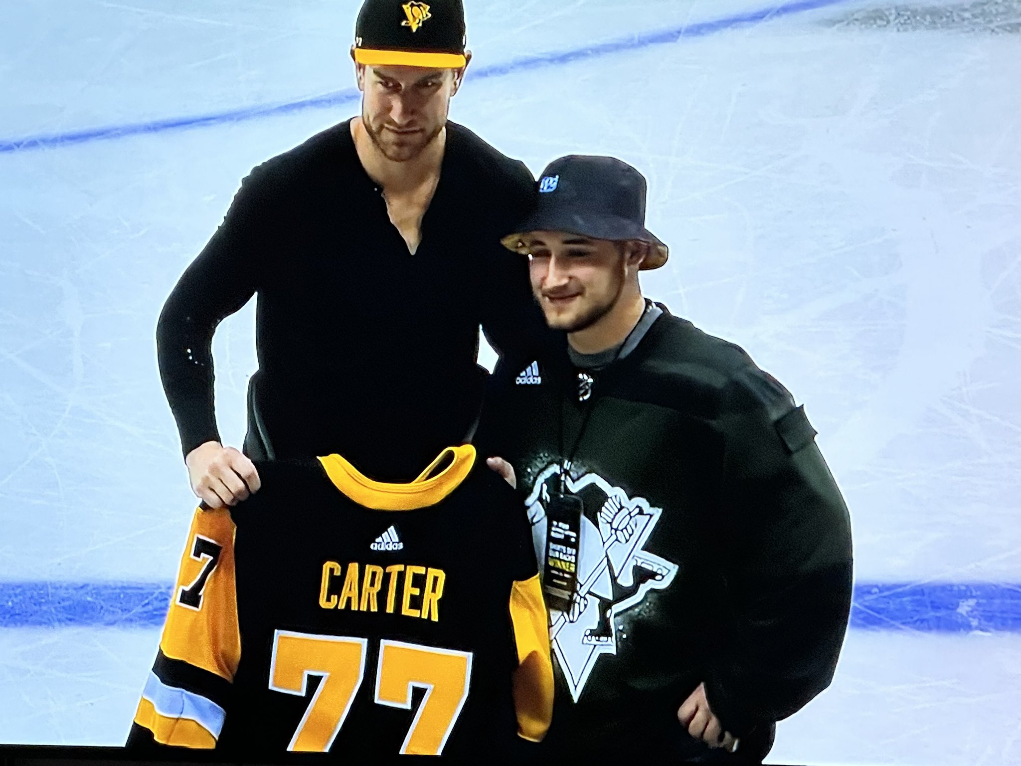 Greg Wyshynski on Twitter "Penguins fan appreciation night, continued