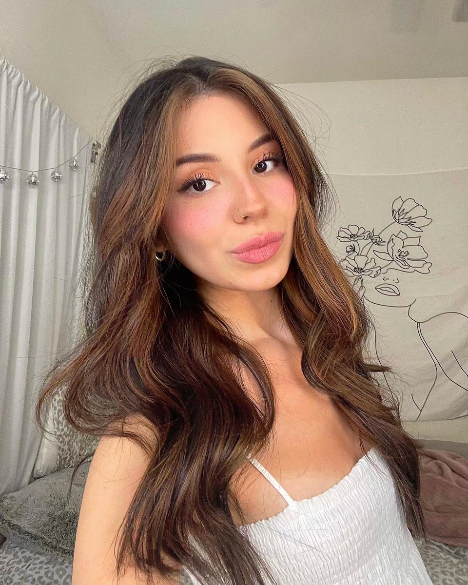 LexxDanielle__'s tweet photo. me and my gigantic brown eyes against the world 🫶 https://t.co/zKVLMzNmFo