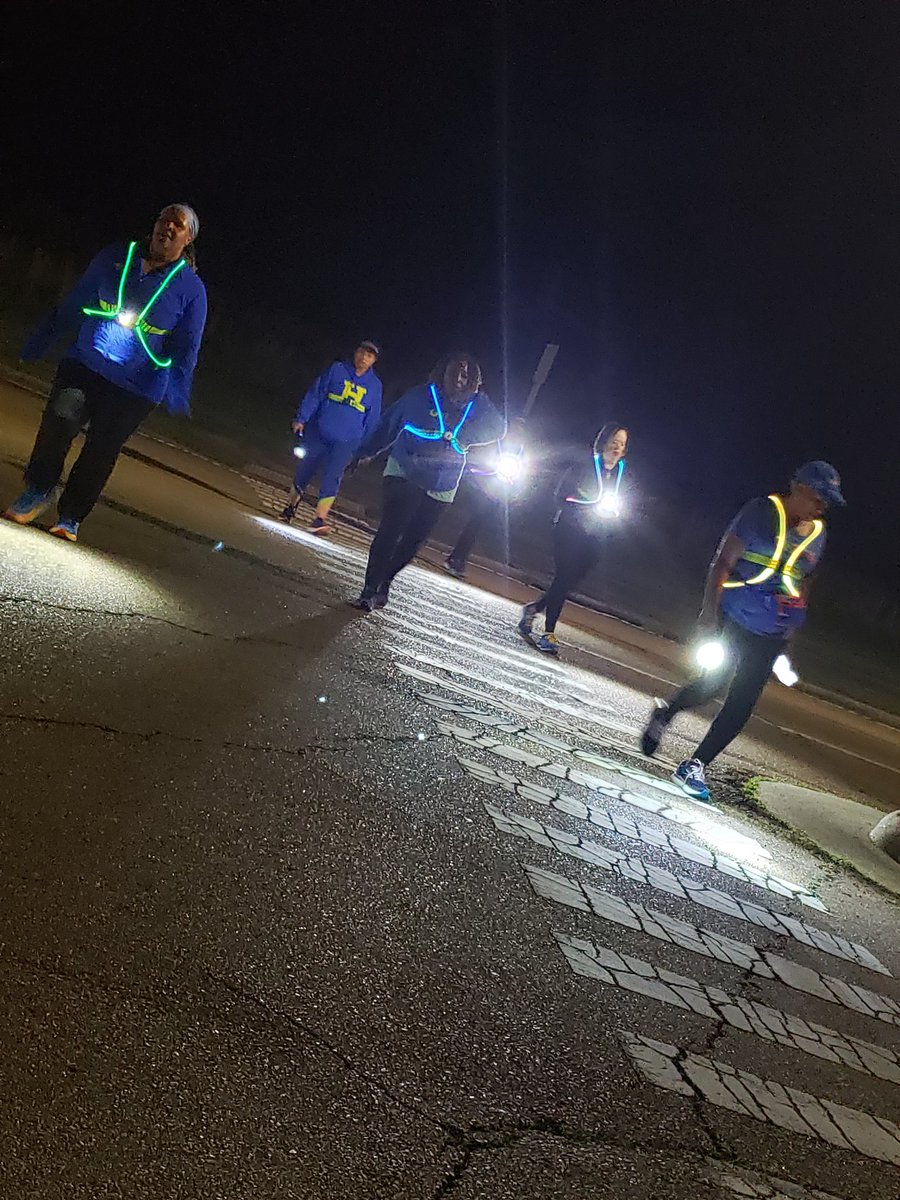 Late post...Tuesday Morning Walk👟
#Day8of21  | S.T.E.P.S. 
'Give a hug or get a hug!'
#GirlTrek #4Dark30Treks
#SelfCareCrusader
#UltimateFreedomTrekker
#Noxgear @noxgear