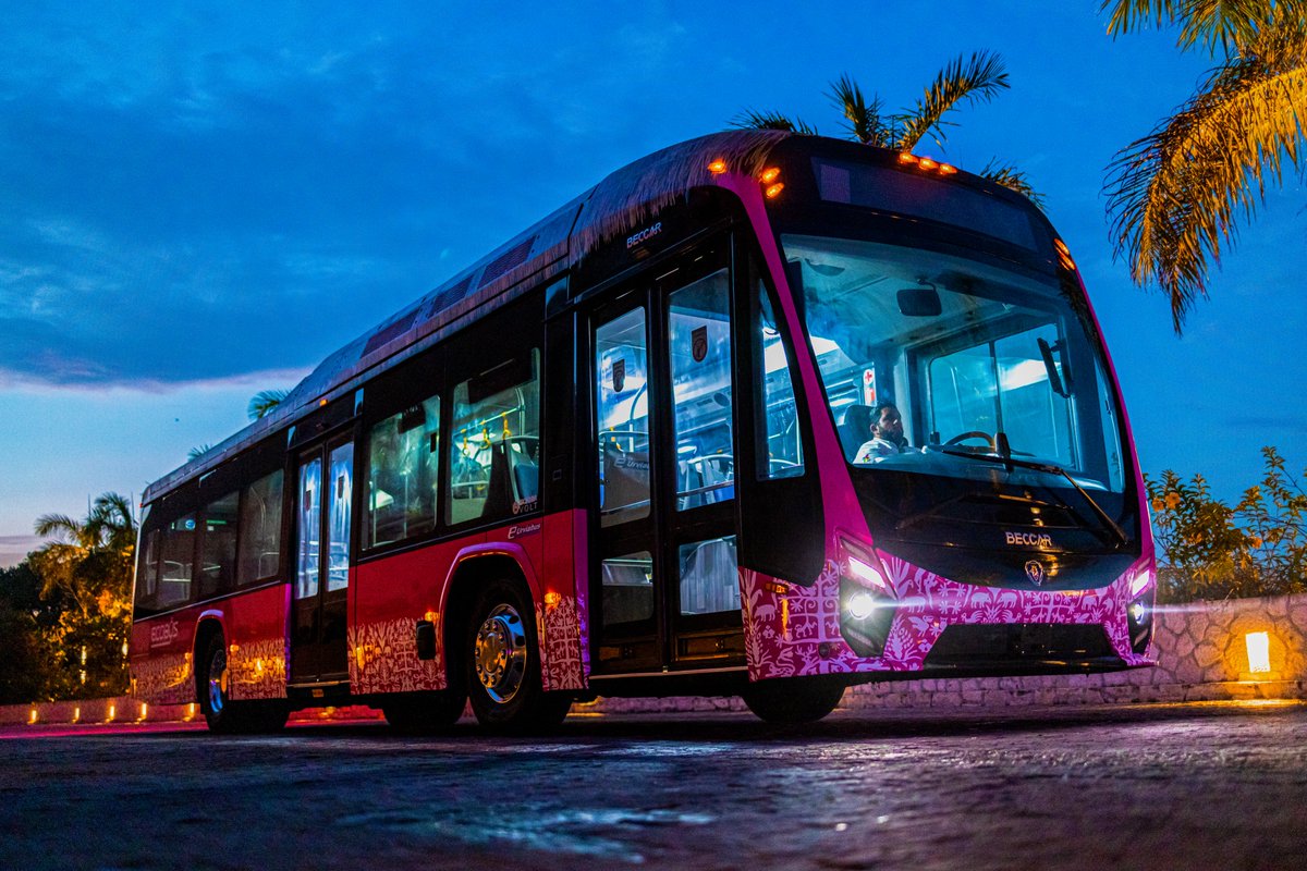 ScaniaMX's tweet photo. Nos da mucho gusto entregarle el primer autobús eléctrico Scania Volt a @Grupo_Xcaret. Con ello reafirmamos nuestro compromiso por transformar la industria del transporte. #VolteaAlFuturo 
Abrimos hilo. 🧵 https://t.co/nu6y6vILpk