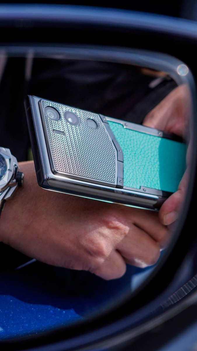Firth1998's tweet photo. Get ready to be blown away by the stunning beauty of METAVERTU - the #web3phone that's changing the game. With its sleek design and state-of-the-art technology, you won't be able to resist its allure. ๐ฅ๐ฑ #METAVERTU #VERTU #Web3 #encryptedphone #luxuryphone https://t.co/p4W63n0dEA