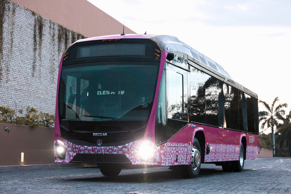 IA_indicador's tweet photo. ¡Así luce el nuevo Scania Volt e-Urviabus 100% eléctrico de ⁦@ScaniaMX⁩ y ⁦@BeccarOficial⁩ presentado hoy en Quintana Roo, el cual se incorpora a la flota de Grupo Xcaret!
🚌⚡️

⁦@ScaniAMondragon⁩ ⁦@jorgenavarroi⁩ ⁦@MiguelGroSMX⁩ https://t.co/14EXauVFgA