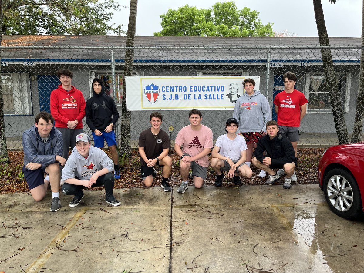 chccampusmin's tweet photo. Homestead Immersion Trip Day 2- The group had quite a busy day today! We purchased supplies for our classroom mural and prepped the space by cleaning, mopping, and applying a primer coat. https://t.co/EosZeNekhE