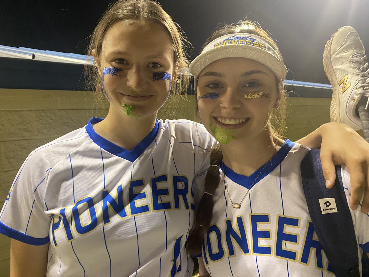 Menchaca_Math's tweet photo. Senior/18th birthday Night for my #6 @Kynleymenchaca BOS 🥎 with win! 9-2 in district with 3 games remaining! One step closer to playoffs! @ABU_Softball https://t.co/tElqS3fpjP