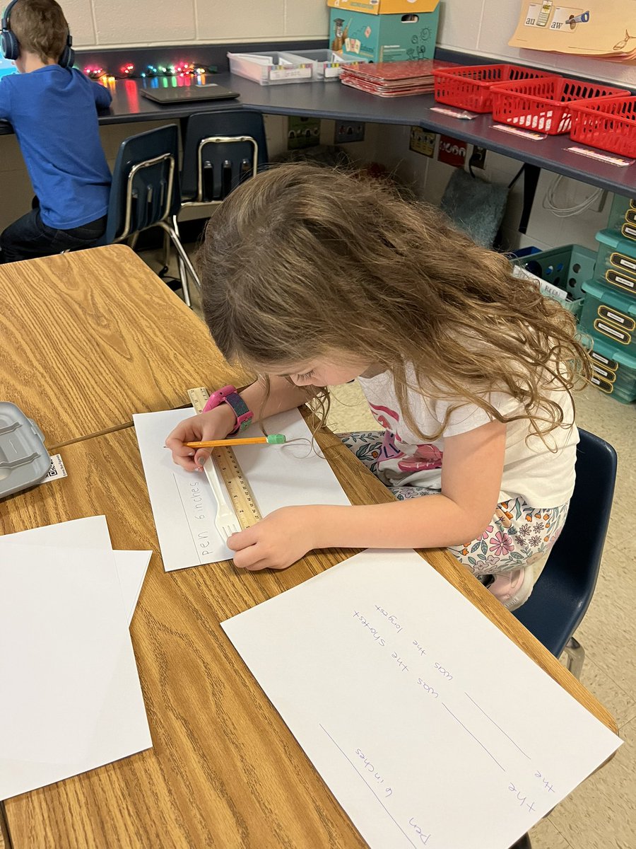 The_Katy_Croft's tweet photo. Today we had so much fun learning about measuring the length of objects using standardized and non-standardized measuring tools. @CherokeeSchools @IndianKnollES #Math #Measurements https://t.co/WzdPdIfMTb