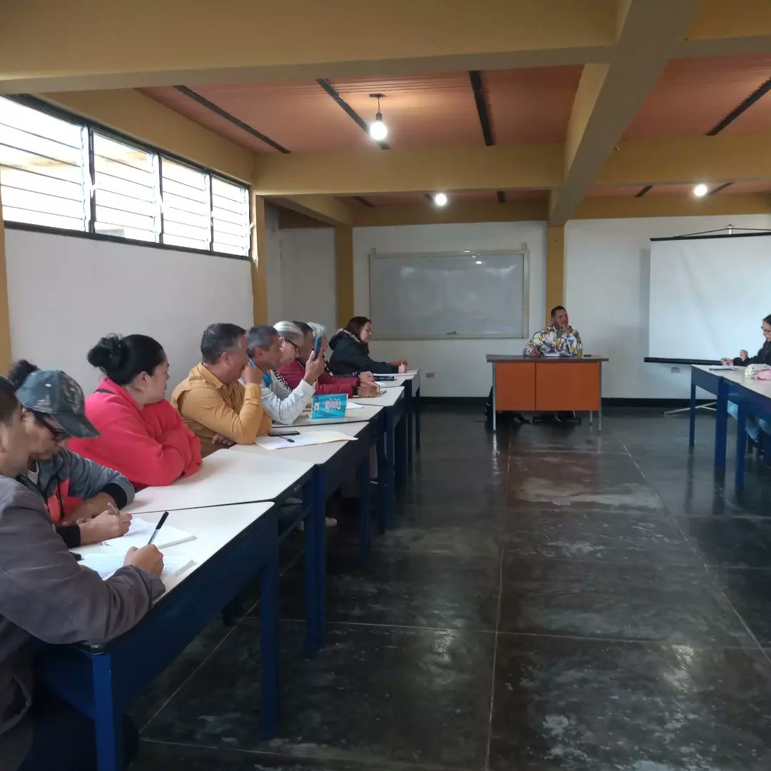 PsuvOrgTa24's tweet photo. Reunión Ordinaria EPM #McpioFcodeMiranda @NicolasMaduro @dcabellor @FreddyBernal @PartidoPSUV @PSUVTachira #NoPudieronNipodran #TachiraUnidaLealYEnVictoria https://t.co/KDyP45lxBQ