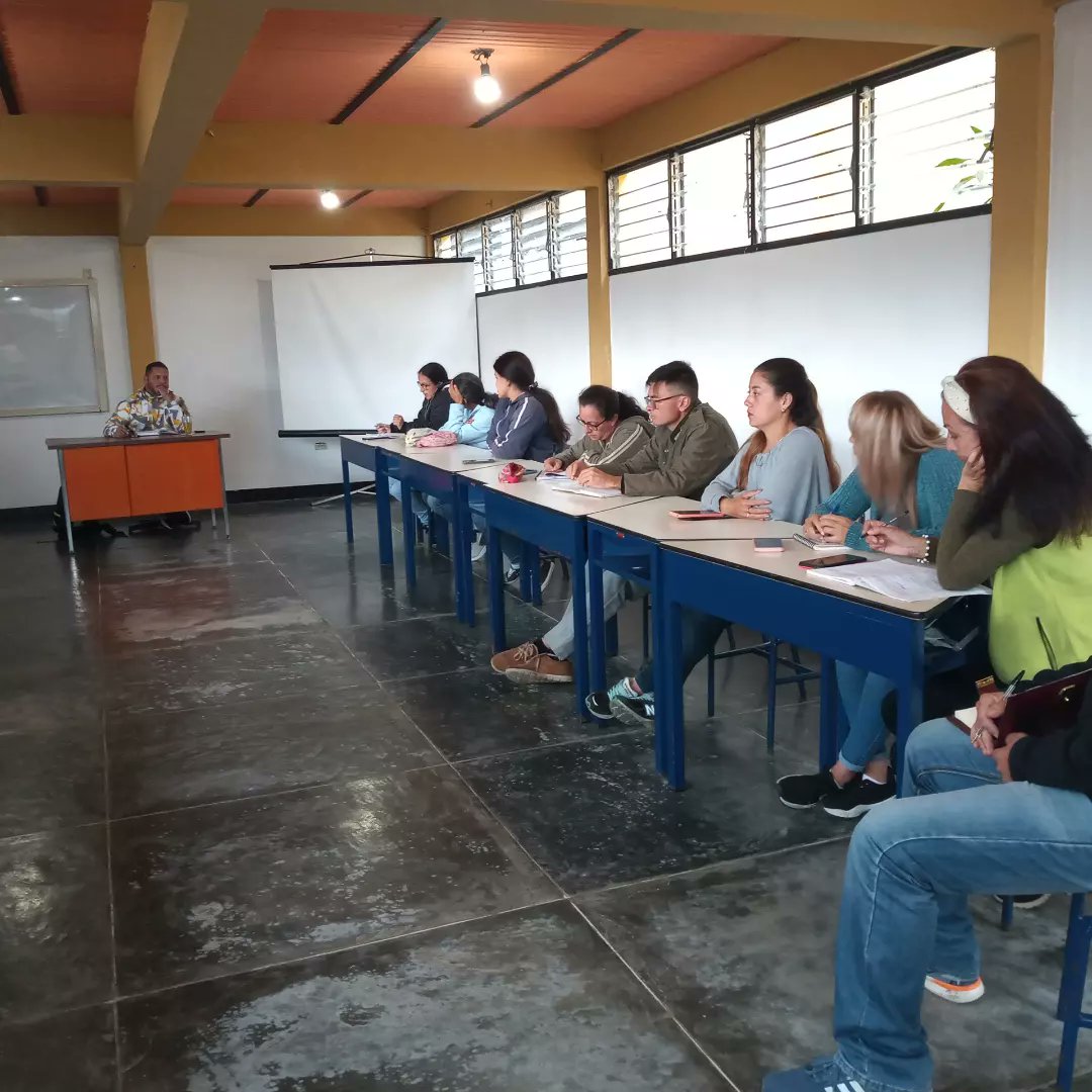 Reunión Ordinaria EPM #McpioFcodeMiranda <a href="/NicolasMaduro/">Nicolás Maduro</a> <a href="/dcabellor/">Diosdado Cabello R</a> <a href="/FreddyBernal/">Freddy Bernal</a> <a href="/PartidoPSUV/">PSUV</a> <a href="/PSUVTachira/">PSUV Táchira</a> #NoPudieronNipodran #TachiraUnidaLealYEnVictoria