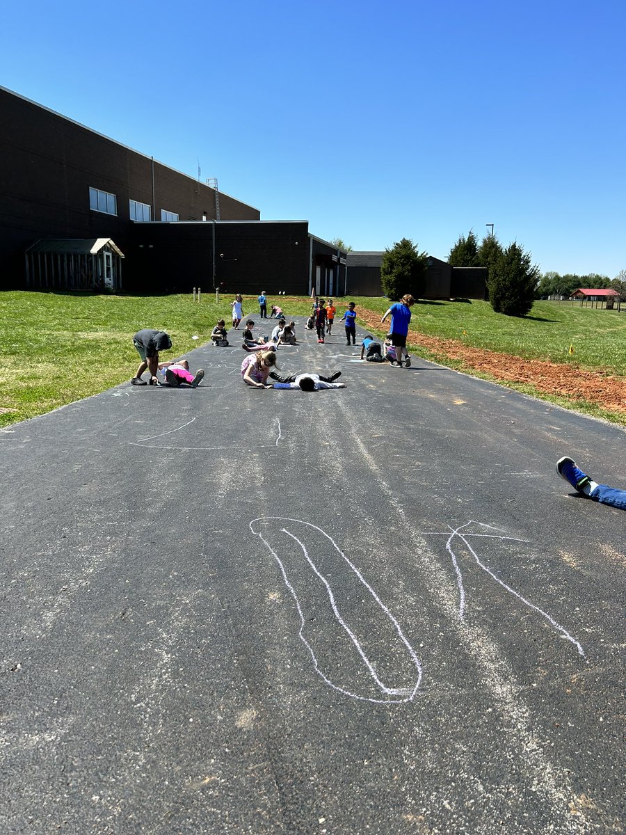 We always love taking math outside ☀️we measured how tall our partners were and compared! <a href="/JresRockets/">JRES</a>