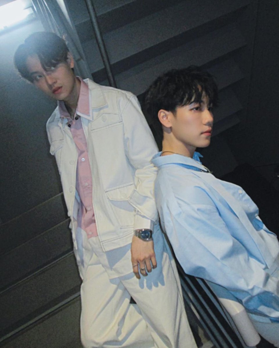 aloyoil2's tweet image. พ่อครูเขมจิรา : หยิ่นวอร์ 

พ่อครู: นิ่ง ดุ ใจอ่อนง่าย
เขมจิรา: อ่อนแอ ใจสะอาด ขี้เกรงใจ

หยิ่น: นิ่ง คือหน้าดุ ใจดี สุภาพ จริงจัง
วอร์: หน้าหวาน น่าเอ็นดู ร้องไห้ได้น่าสงสารมาก

นี่คิดว่าน้องเข้าถึงบทได้ ไม่ได้ว่าเหมาะหรือไม่เหมาะ แต่คิดว่าน้องจะทำให้หลายๆคนหลงรักตัวละครได้..