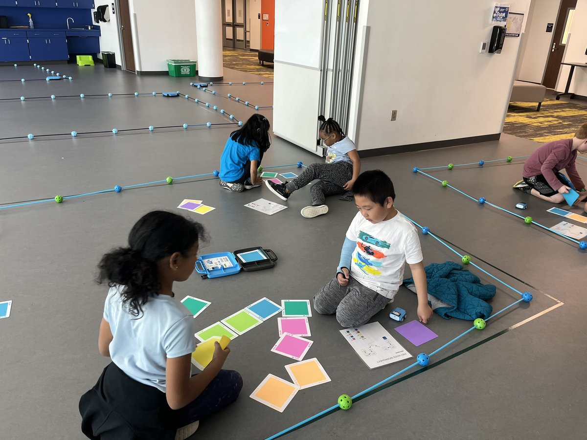 _anniewhite's tweet image. 1st Grade @AllenSTEAM 🤖 I loved getting to see them collaborate and problem solve with their peers. #FutureReadySkills @KerrComets