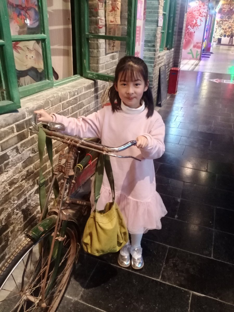 jsct2015's tweet photo. 可爱的女儿 https://t.co/TrZwdRuHJe