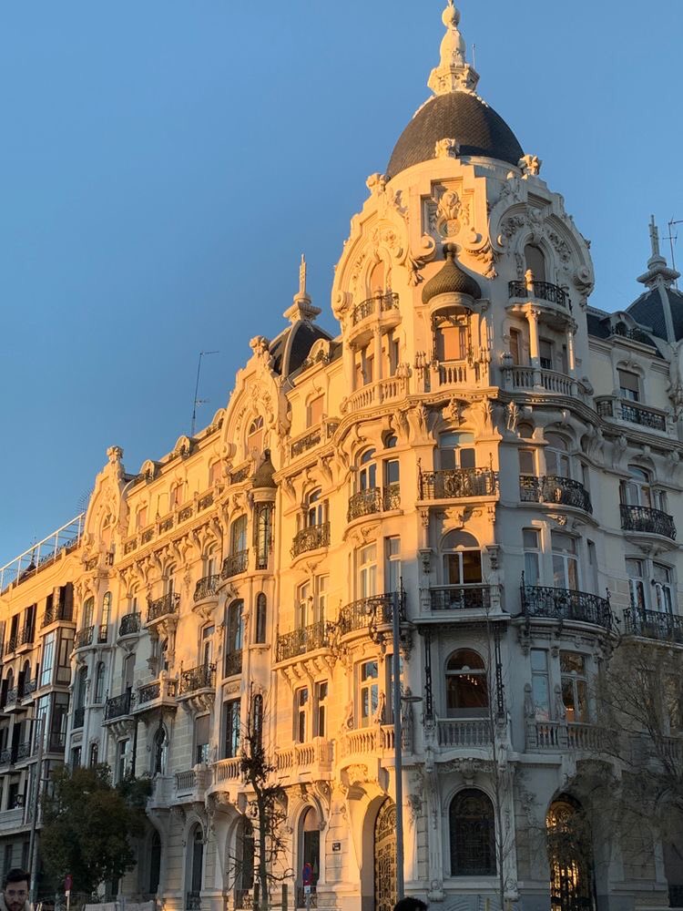 wallsllanos's tweet photo. los que decís que madrid no es bonito o nunca habéis estado en madrid o tenéis mucha rabia acumulada, simplemente mi ciudad es preciosa y os jode mucho https://t.co/qgMiQgq7Il