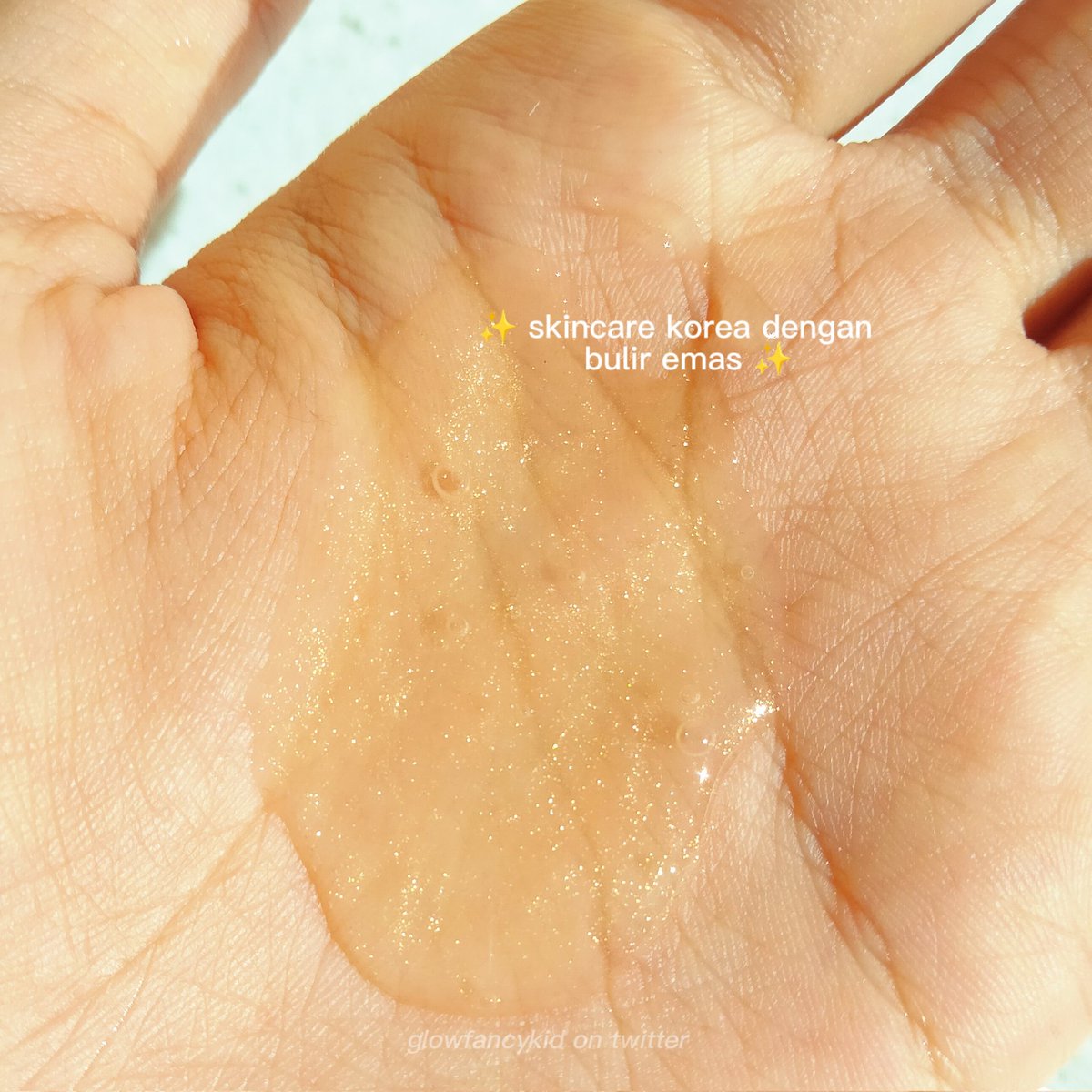 glowfancykid's tweet photo. yg suka pake skincare korea harus cobain clinelle caviargold series deh! dia unik bgt ada bulir emasnya berasa pake skincare sultan 😆
#racuninskincare https://t.co/KceVnm632x