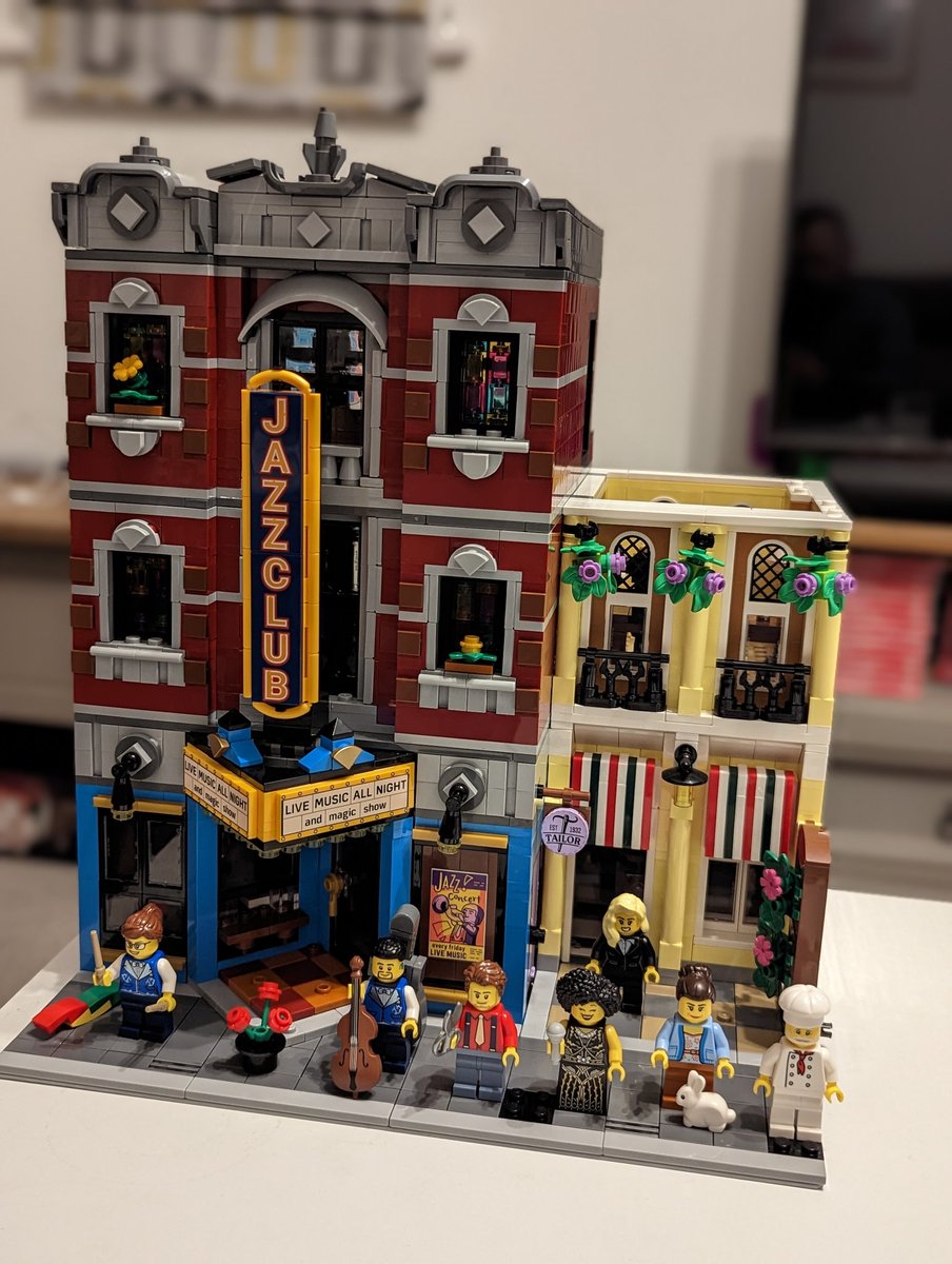 acevansIT's tweet photo. @covrules @julienairn Love it Jamie! Going to need another shelf for this one that's almost finished!
#LegoJazzClub @LEGO_Group https://t.co/MPepEqCZ5E