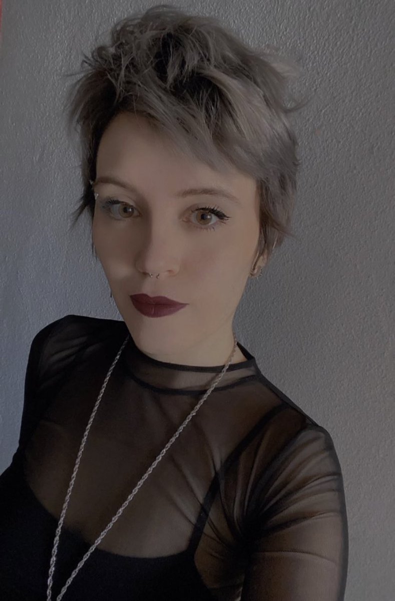 Helloooo today is my birthday 🎂 Good morning everyone from my 31st age 💎♥️