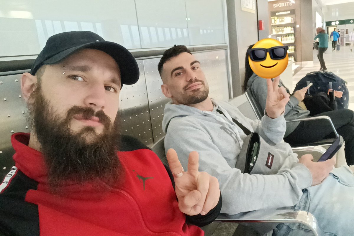 MirkoMoriUV's tweet photo. 日本へ行く、しかしこの飛行機は今まで見たこともないほど大きい。

🇮🇹✈️🇯🇵 https://t.co/WvJqp3Jxib
