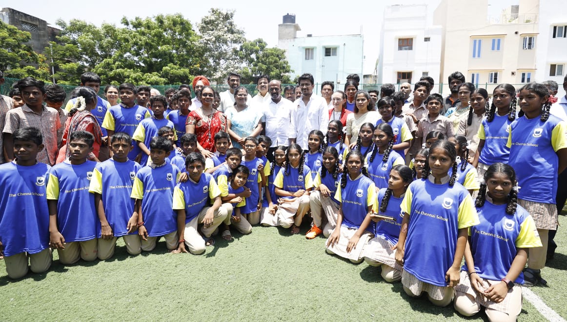 Udhay (@udhaystalin) on Twitter photo CITIIS திட்டத்தில் <a href="/chennaicorp/">Greater Chennai Corporation</a> பள்ளி மாணவ-மாணவியருக்கு கால்பந்து&கிரிக்கெட் பயிற்சிகளை வழங்கும் நிகழ்ச்சியை கிரிக்கெட் வீரர் <a href="/ashwinravi99/">Ashwin 🇮🇳</a> உள்ளிட்டோருடன் சைதை மாந்தோப்பு பெண்கள் மேல்நிலைப்பள்ளியில் இன்று தொடங்கி வைத்தோம். அரசுப்பள்ளிகள் உலகத்தர வீரர்களை தரட்டும். <a href="/Subramanian_ma/">Ma Subramanian - தமிழ்நாட்டை தலைகுனிய விடமாட்டேன்</a> CITIIS திட்டத்தில் <a href="/chennaicorp/">Greater Chennai Corporation</a> பள்ளி மாணவ-மாணவியருக்கு கால்பந்து&கிரிக்கெட் பயிற்சிகளை வழங்கும் நிகழ்ச்சியை கிரிக்கெட் வீரர் <a href="/ashwinravi99/">Ashwin 🇮🇳</a> உள்ளிட்டோருடன் சைதை மாந்தோப்பு பெண்கள் மேல்நிலைப்பள்ளியில் இன்று தொடங்கி வைத்தோம். அரசுப்பள்ளிகள் உலகத்தர வீரர்களை தரட்டும். <a href="/Subramanian_ma/">Ma Subramanian - தமிழ்நாட்டை தலைகுனிய விடமாட்டேன்</a>