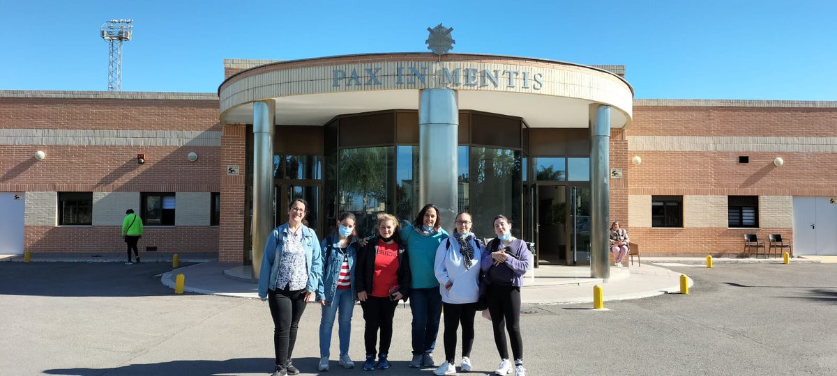 IdeaAlzira's tweet photo. Els alumnes de #FPOSAD van realitzar una visita formativa a la @fundacionsasm. En ella, van descobrir els recursos per a persones amb malaltia mental i compartir experiències amb els professionals del centre. 

#FPO #atenciósociosanitària #atencióeneldomicili #FundaciónSASM https://t.co/UF4LJSpj6e