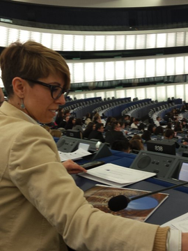 Erasmus_pinar's tweet photo. En @IesPinarOficial tenemos una larga trayectoria de proyectos europeos; también de participación en el concurso @euroscolaES En 2016 estuvimos en el @Europarl_ES @Europarl_EN @nelidaingles @iprti1pc12 @victorvela y en 2018 quedamos finalistas @educacyl @educaciongob @pinarubia01 https://t.co/EFJ8m0WcJF