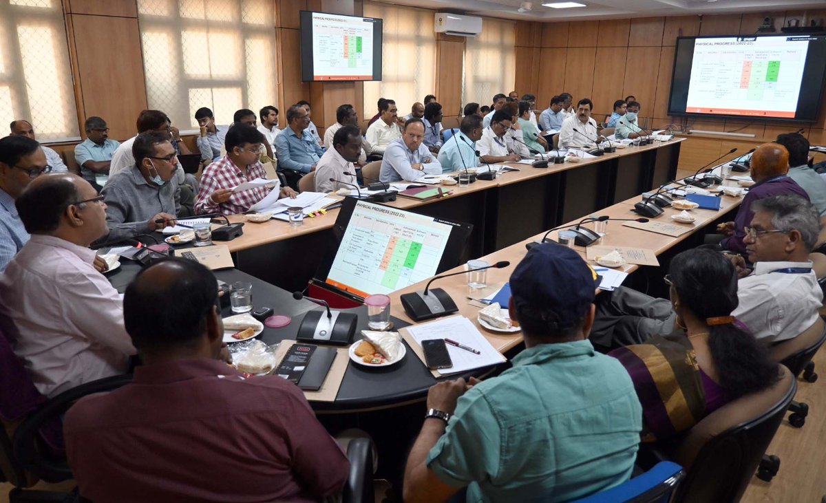 CGWB_CHQ's tweet photo. Regional Director's meeting chaired by Sh. Sunil Kumar, Chairman at CGWB, CHQ
@MoJSDoWRRDGR https://t.co/rfZm8F1xYU