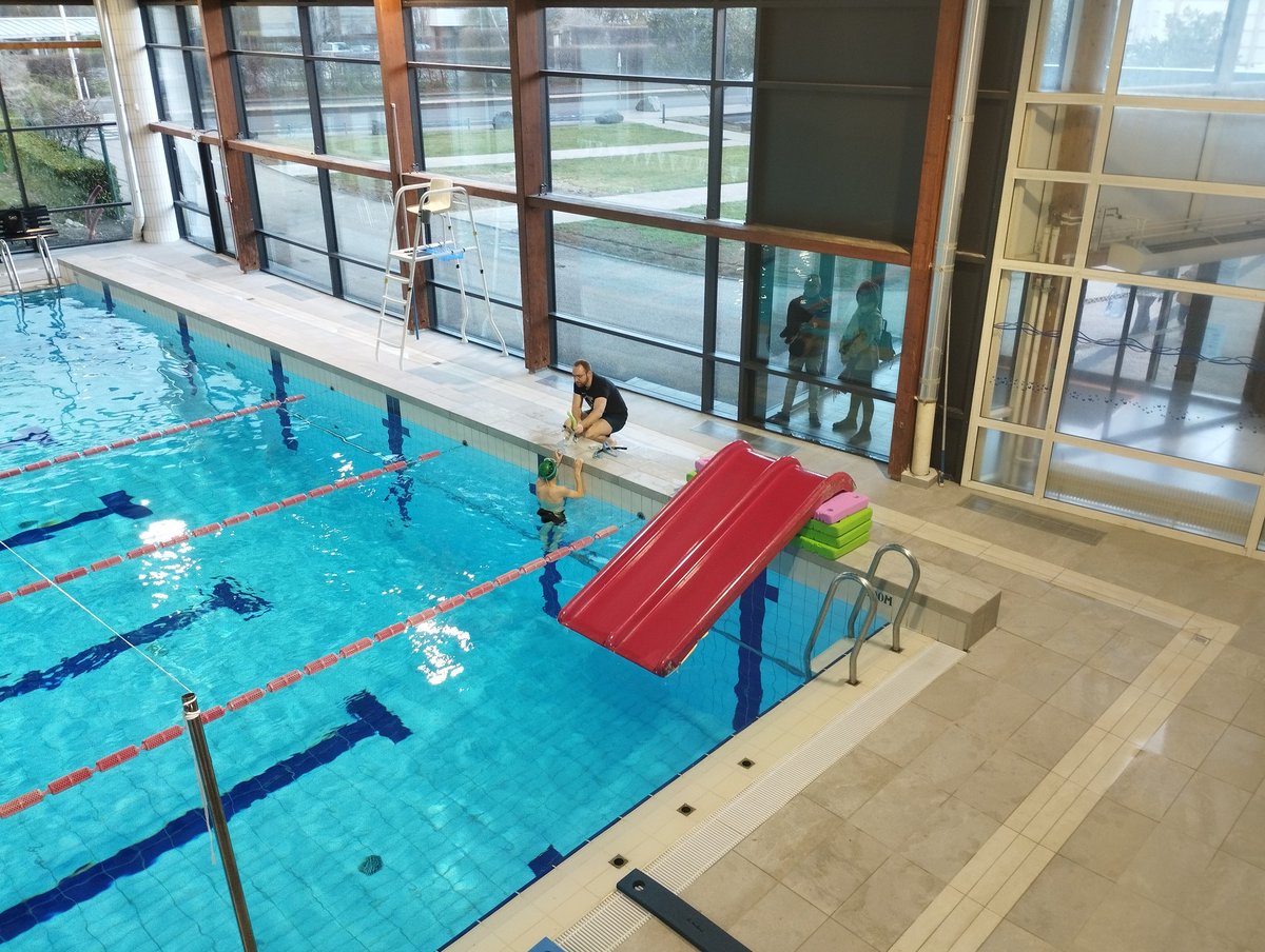 #TerredeSports 🏊
Le Centre aquatique Béatrice Hess de <a href="/RLV_agglo/">Riom Limagne et Volcans Agglomération</a> à Riom a rouvert son bassin de nage après 10 mois de fermeture 🎉👍 
Élus, clubs et équipes ont célébré la réouverture ce matin...
RDV en décembre prochain pour découvrir l'extension et les espaces aqualudiques !