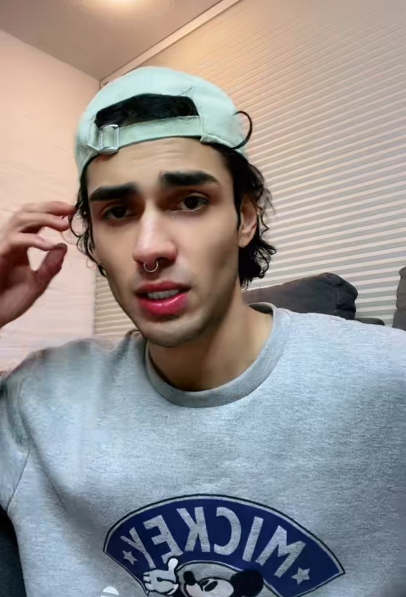 gaby_coder's tweet photo. Esa cara fue la que hice cuando vi que Alan le mandaba saludos a tod@s menos a mí 😭😭😭
@alannavarro https://t.co/0ewc1VVGCi