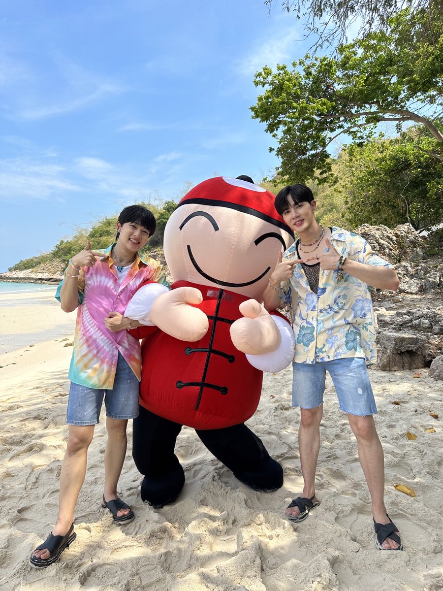 taokaenoi_club's tweet photo. ถึงแดดจะร้อน​ แต่ความน่ารักสดใส​ ก็ทำให้สดชื่นไปเลย
#MVติดเธอ https://t.co/jdUOZpW6Uz