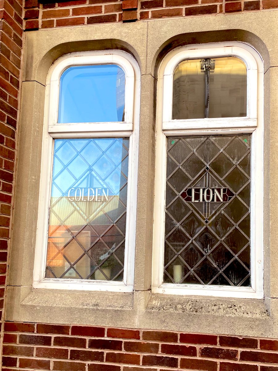 #CloserPubs #LostPubs Golden Lion, Pontefract. Now offices,  but at least they kept the historic windows!